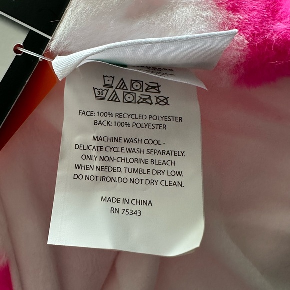 🔥 VIRAL 👻 TikTok 🔥 PINK Halloween Faux Fur Ghost 👻 Throw Blanket NWT - Picture 4 of 4